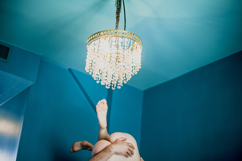 'Bedroom' travaille sur la notion de couples les nouvelles sexualités.